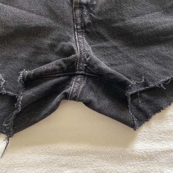 Levi’s | 501 Shorts - Picture 3 of 7